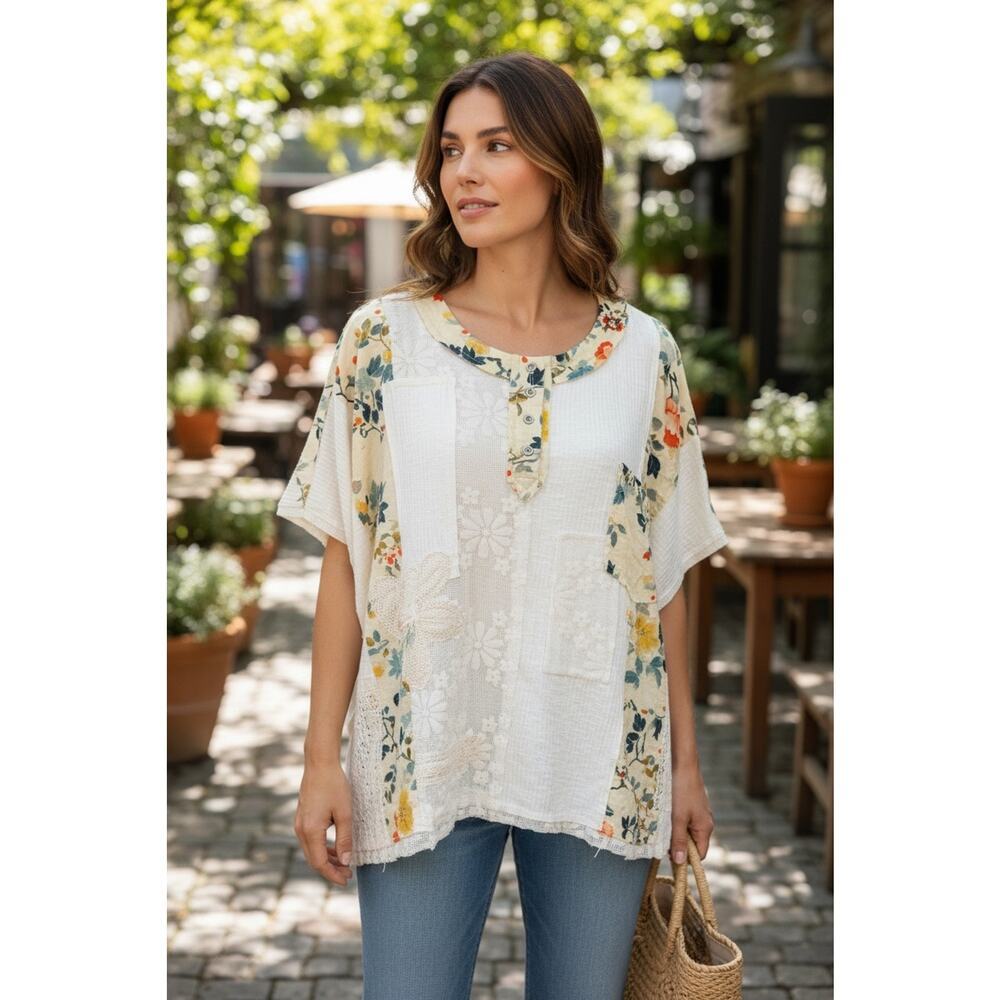 POL - Round Neck Short Sleeve Floral Knit Rib Top - Small